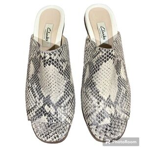 Clarks Slip On Snakeskin Wooden Heel Mules Clog Sandals Size 7.5 Fall Shoe Chic